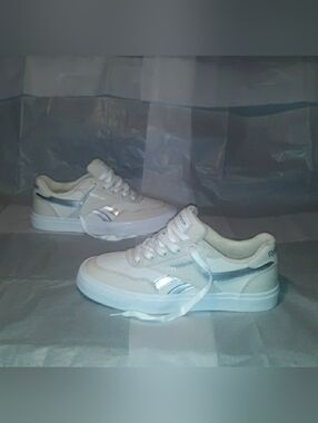 Reebok Sneakers, Brand NEW, Women size 8.
